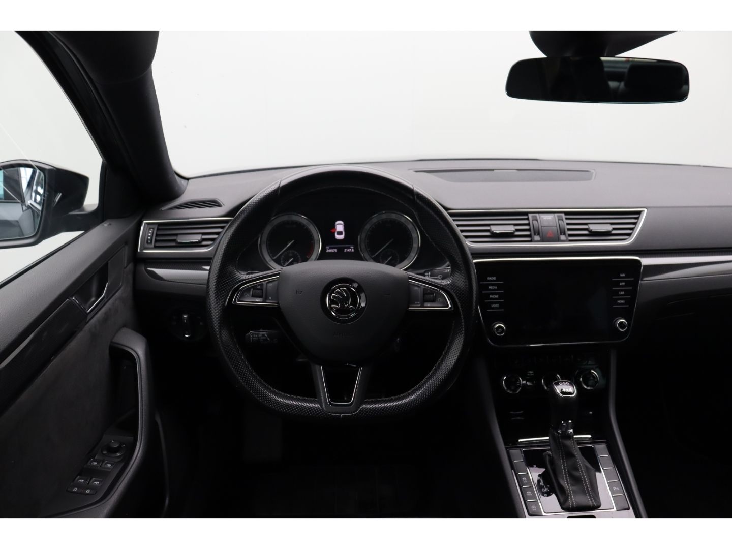 Fahrzeugabbildung SKODA Superb SportLine 4x4 Sportline Canton ACC AHK