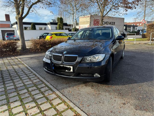 BMW 320i Limousine