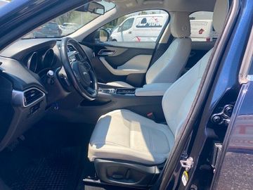 Jaguar F-Pace - 4