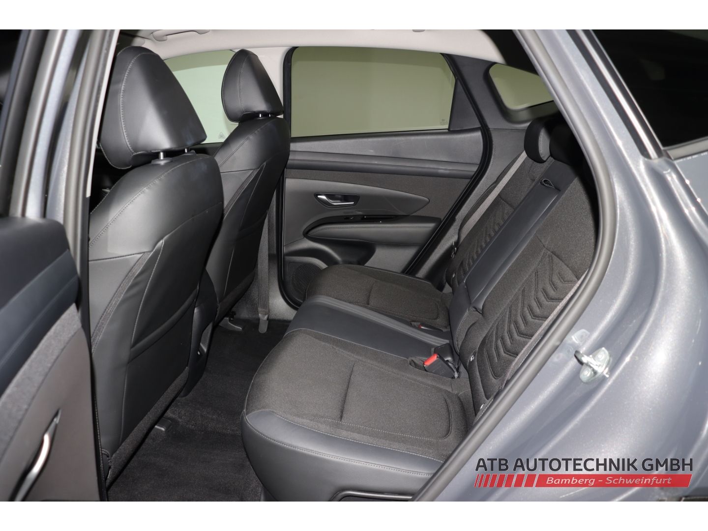 Fahrzeugabbildung Hyundai Tucson TREND PHEV 1.6 T-GDi 4WD 99,6% SOH Navi L