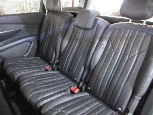 Fahrzeugabbildung Peugeot 5008 Allure 1.5D LED/SHZ/PANO/AHK/LEDER&MASSAGE
