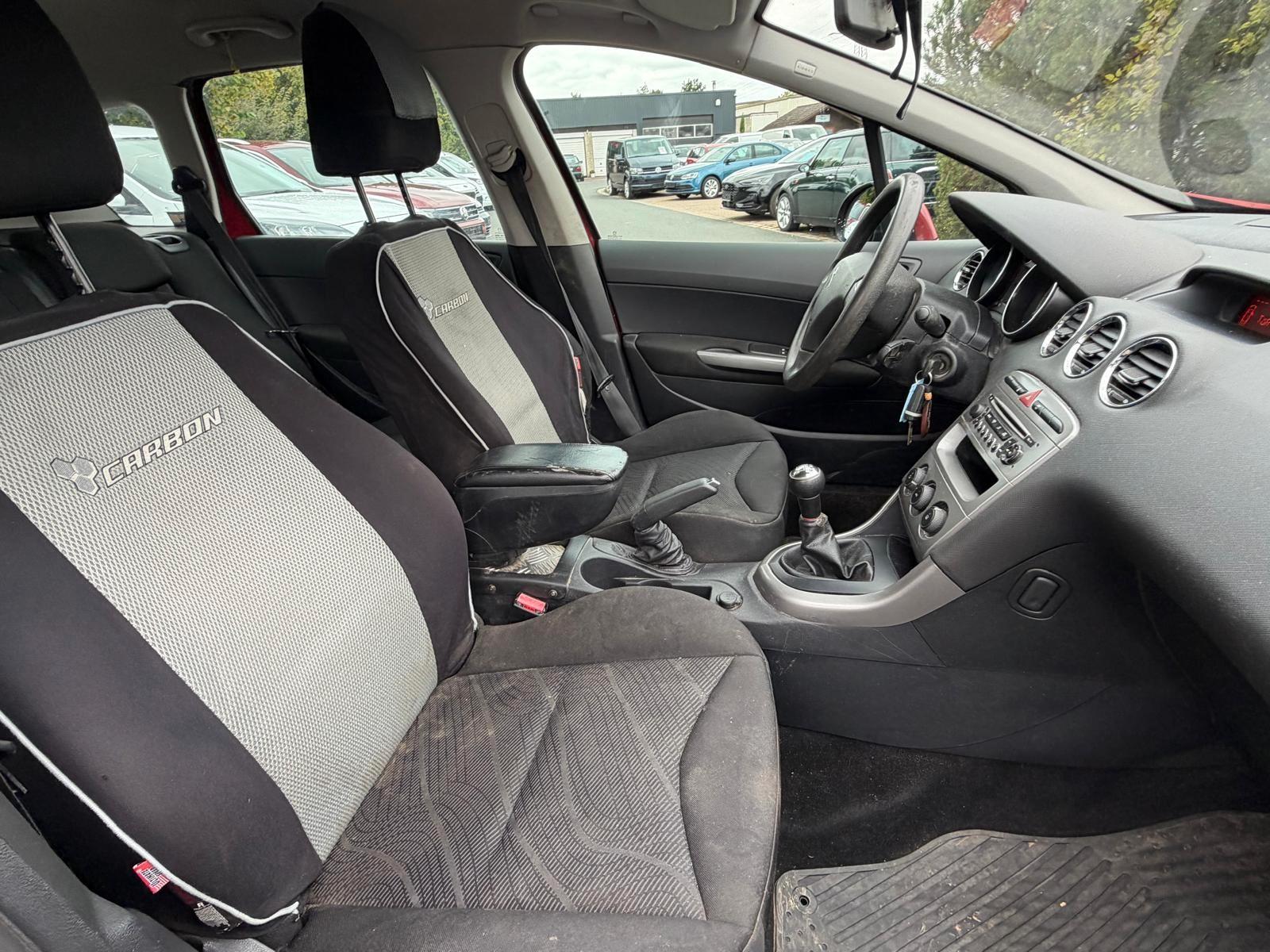 Peugeot 308 2012 — photo 15