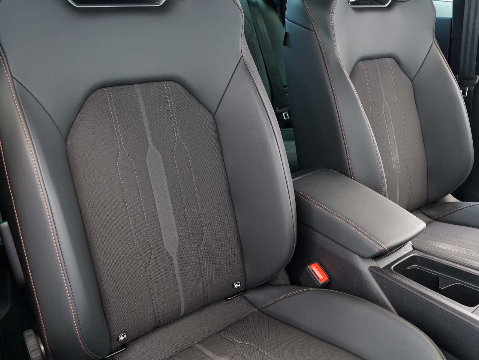 Fahrzeugabbildung CUPRA Formentor 1.5 TSI DSG LED/ACC/CARPLAY/KAMERA