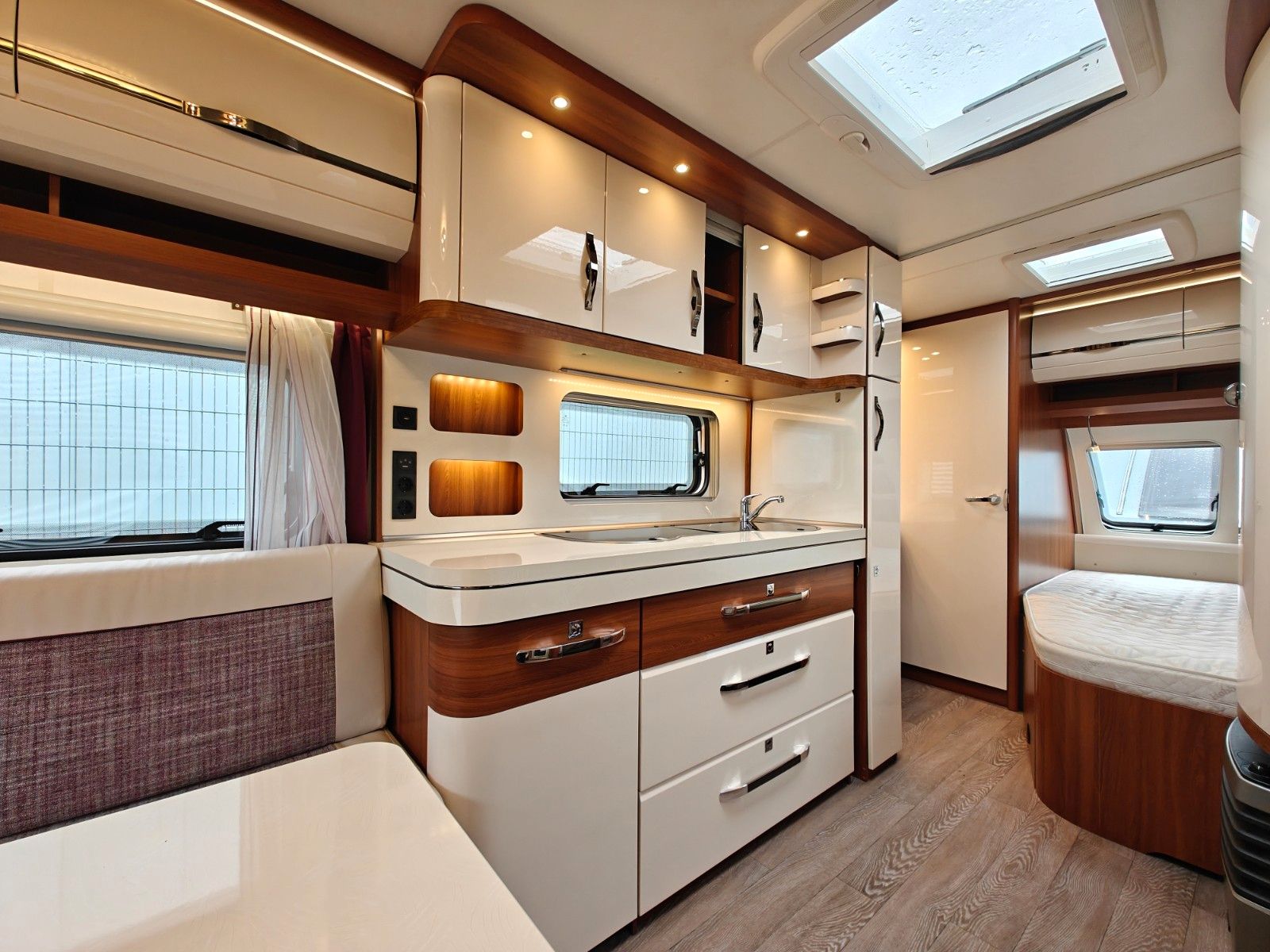 Fahrzeugabbildung Hobby Excellent 540 UFe - Fahrradträger, TV, 1.750kg -