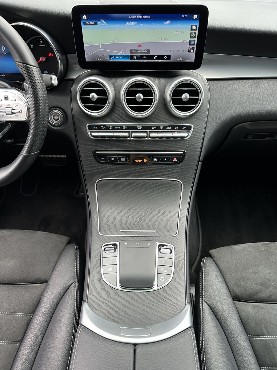 Fahrzeugabbildung Mercedes-Benz GLC 300de 4M AMG-Line NAV+LED+KAM+ACC+PANO+20ZO
