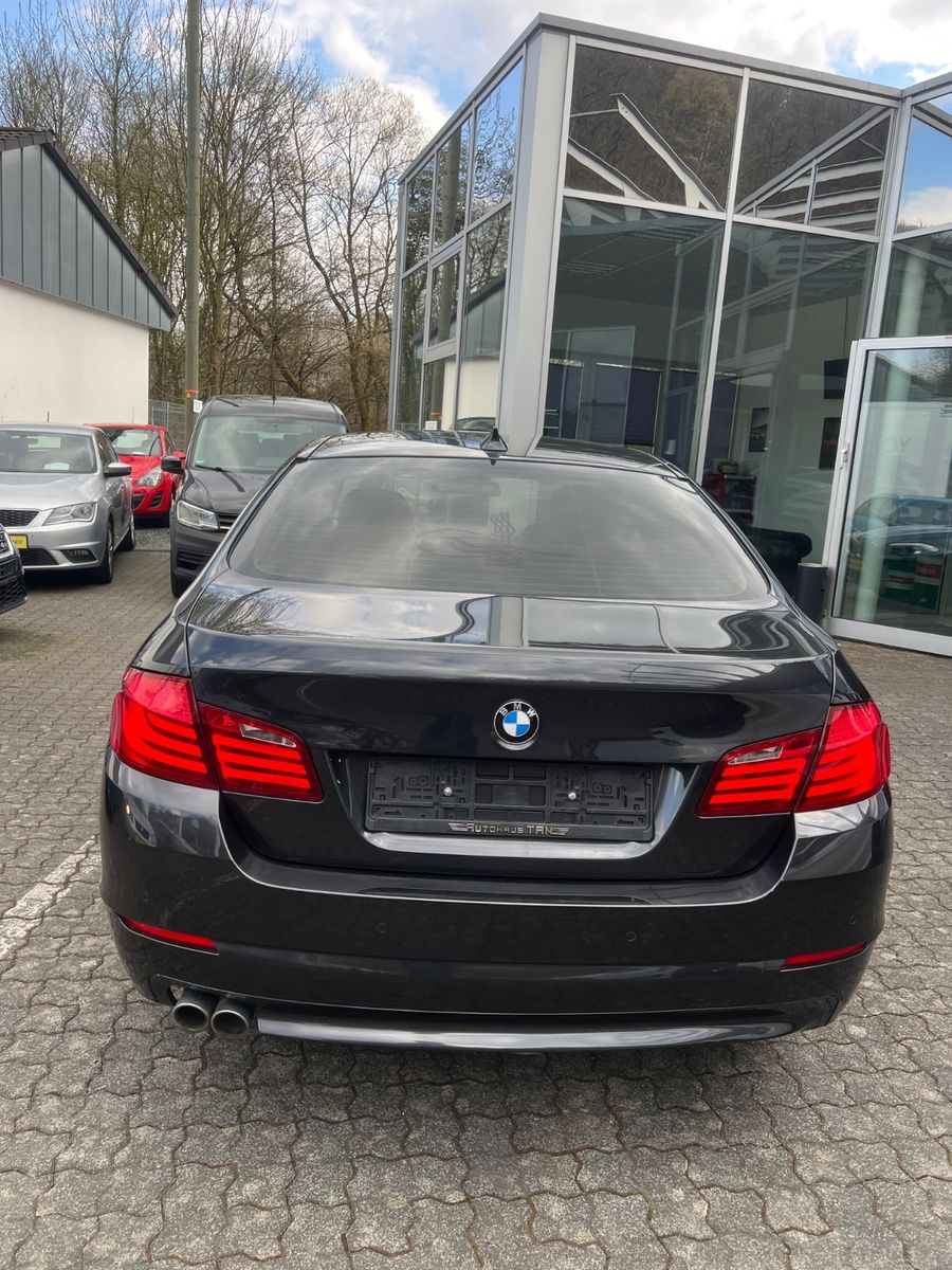 Fahrzeugabbildung BMW 530 d Lim. xDrive *HEAD-UP*LEDER-BRAUN*MEMORY*