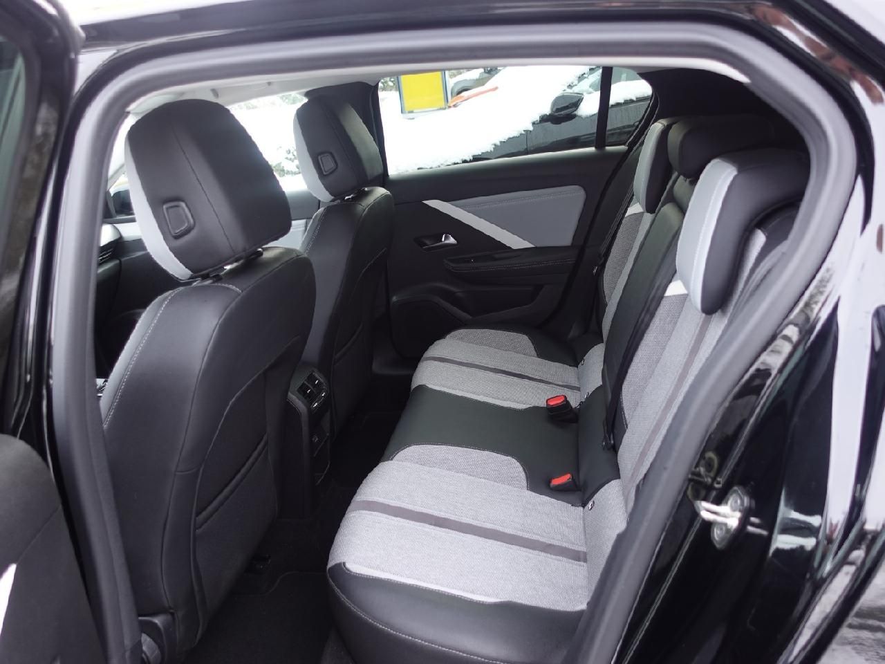 Fahrzeugabbildung Opel Astra L 1,2 Business Elegance