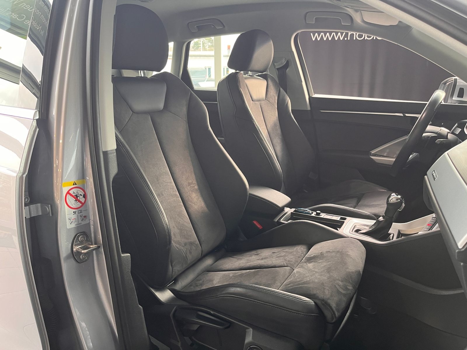 Fahrzeugabbildung Audi Q3 40 TFSI quattro advanced LED NAVI ALU