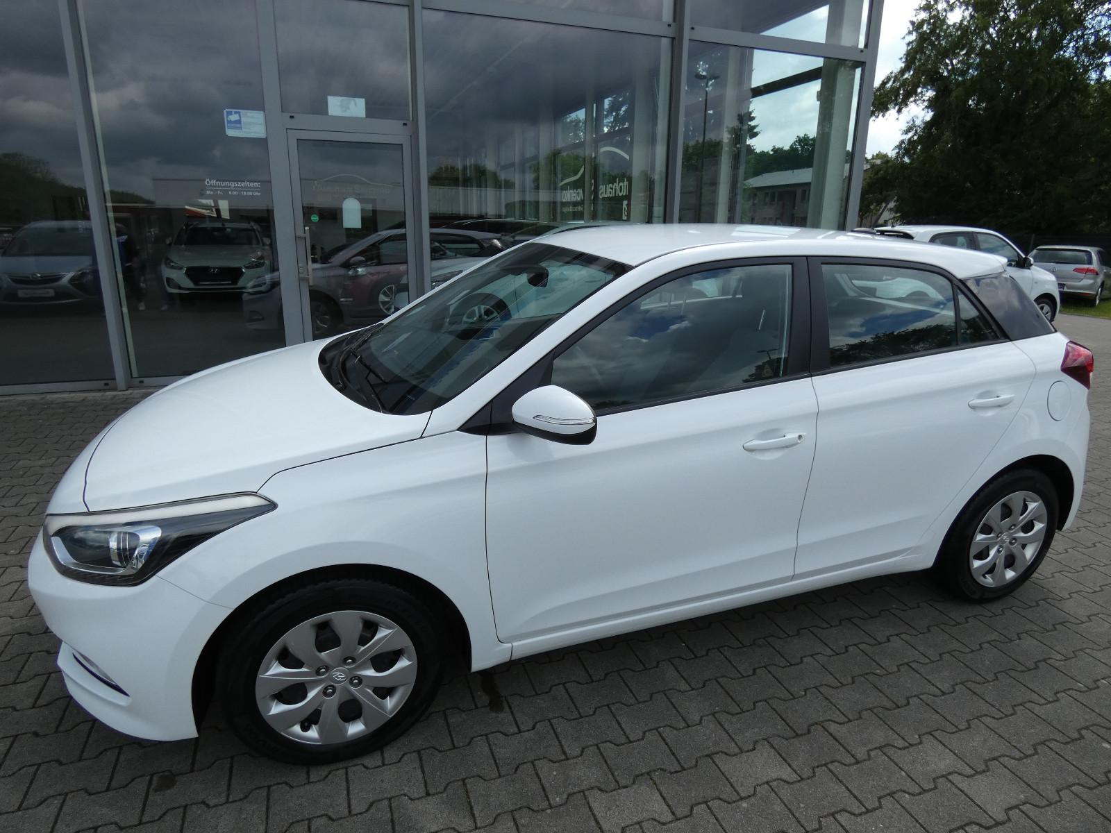 Hyundai i20 *NAVI*PDC*RFK*TEMPOMAT*KLIMA*ALU*USB*5-TÜRIG