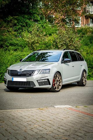 Skoda Octavia Combi 2.0 TSI DSG RS 245, 180 kW 1...