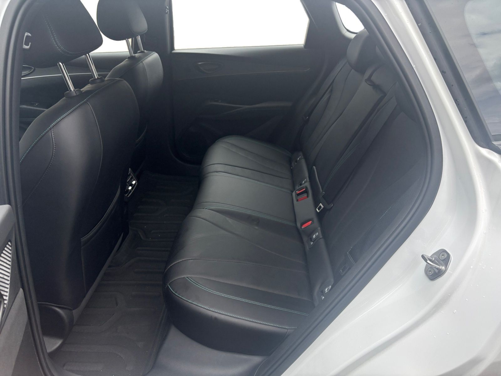 BYD SEAL 6
