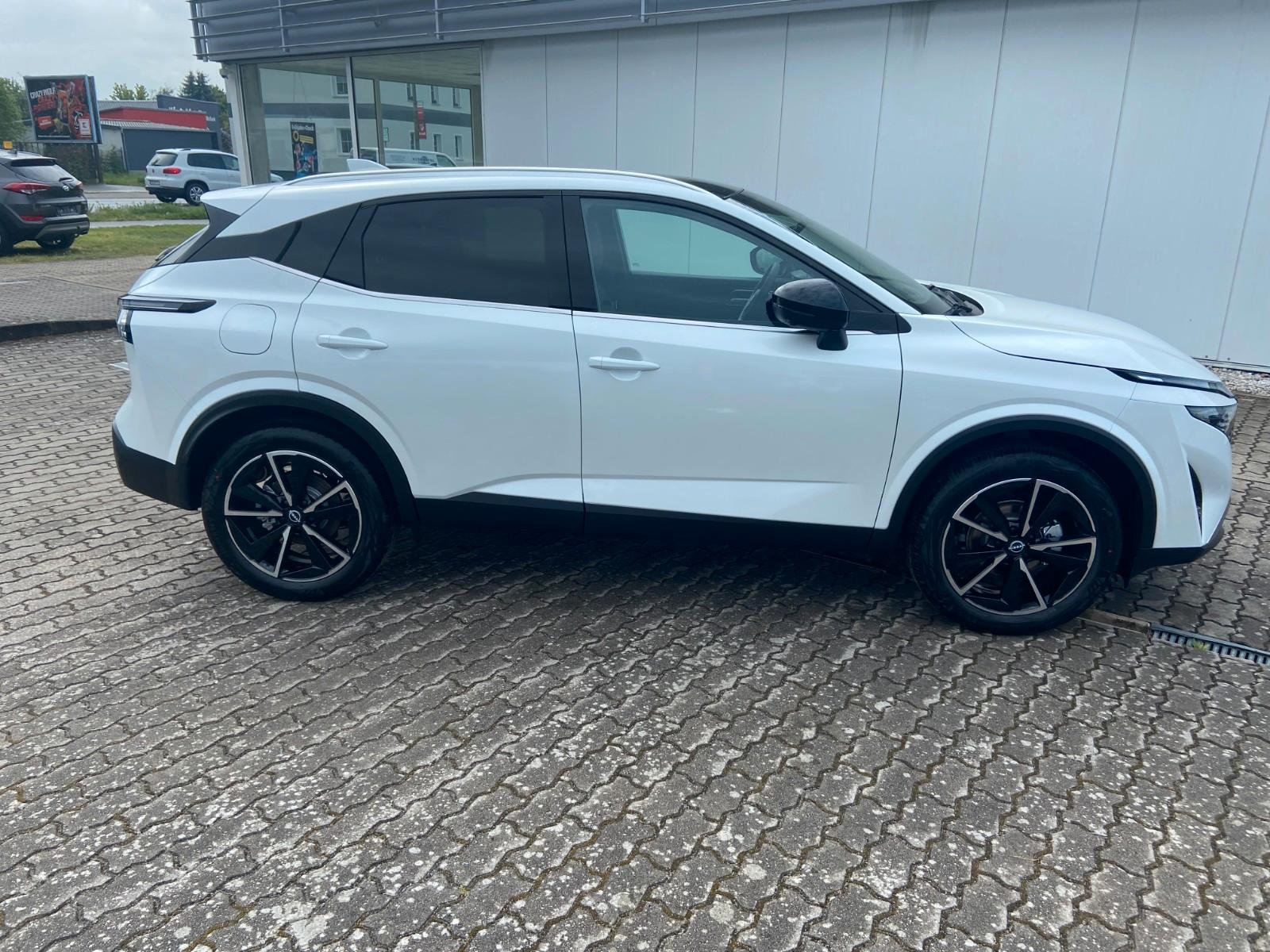 Nissan Qashqai Tekna 1,3 DIG-T MHEV Xtronik Pan HUD