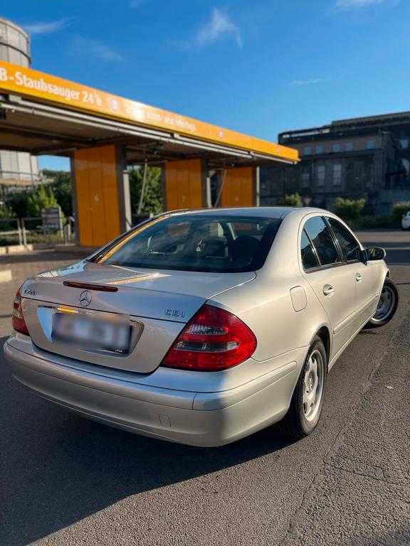 Mercedes-Benz E 220