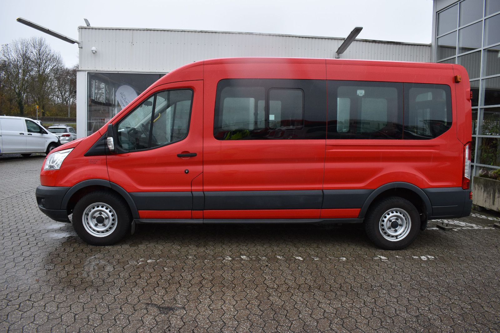 Fahrzeugabbildung Ford Transit Kombi 350 Behindertengerecht *4368 Klima