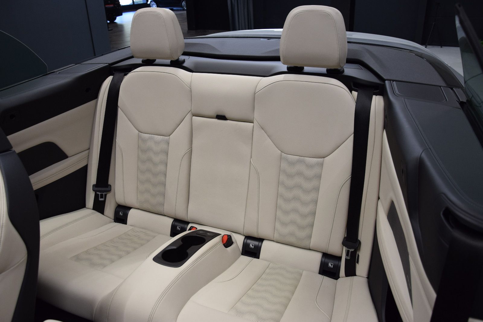 Fahrzeugabbildung BMW M4 Cabrio xDr. Individ. HuD ACC Sitzlüft 360°h/k