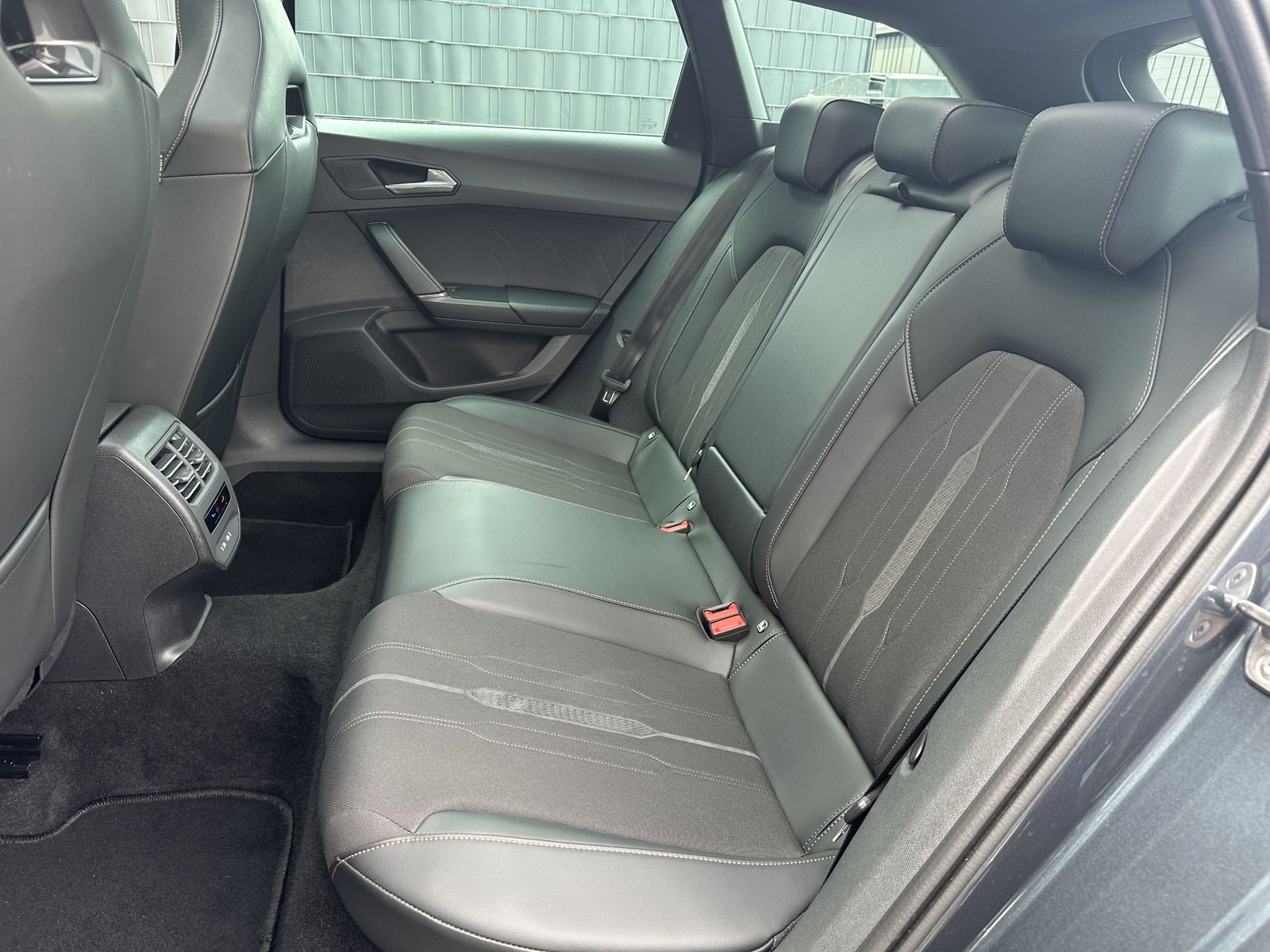 Fahrzeugabbildung CUPRA Leon SpT 1.4 TSI e-Hybrid VZ NAV+LED+ACC+PANO+SH
