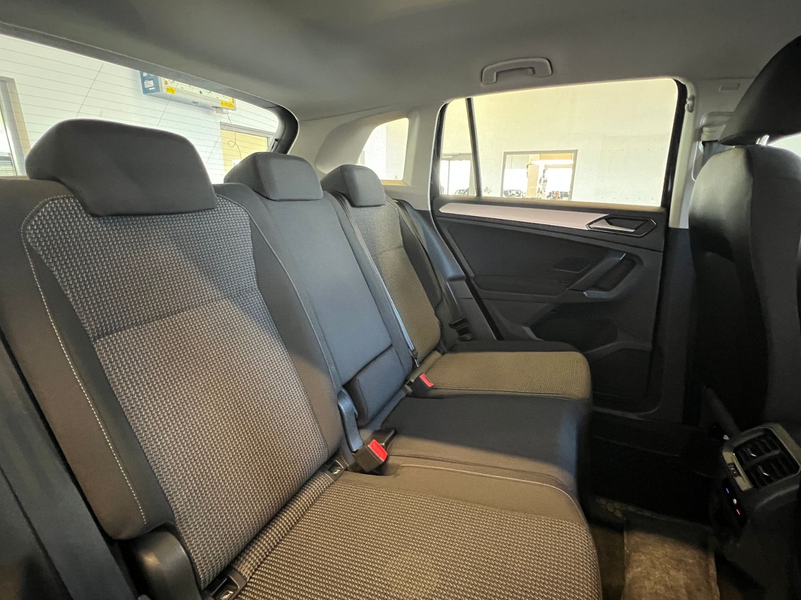 Fahrzeugabbildung Volkswagen Tiguan Trendline 1.4 TSI DSG *AHK, Sitzheizung,