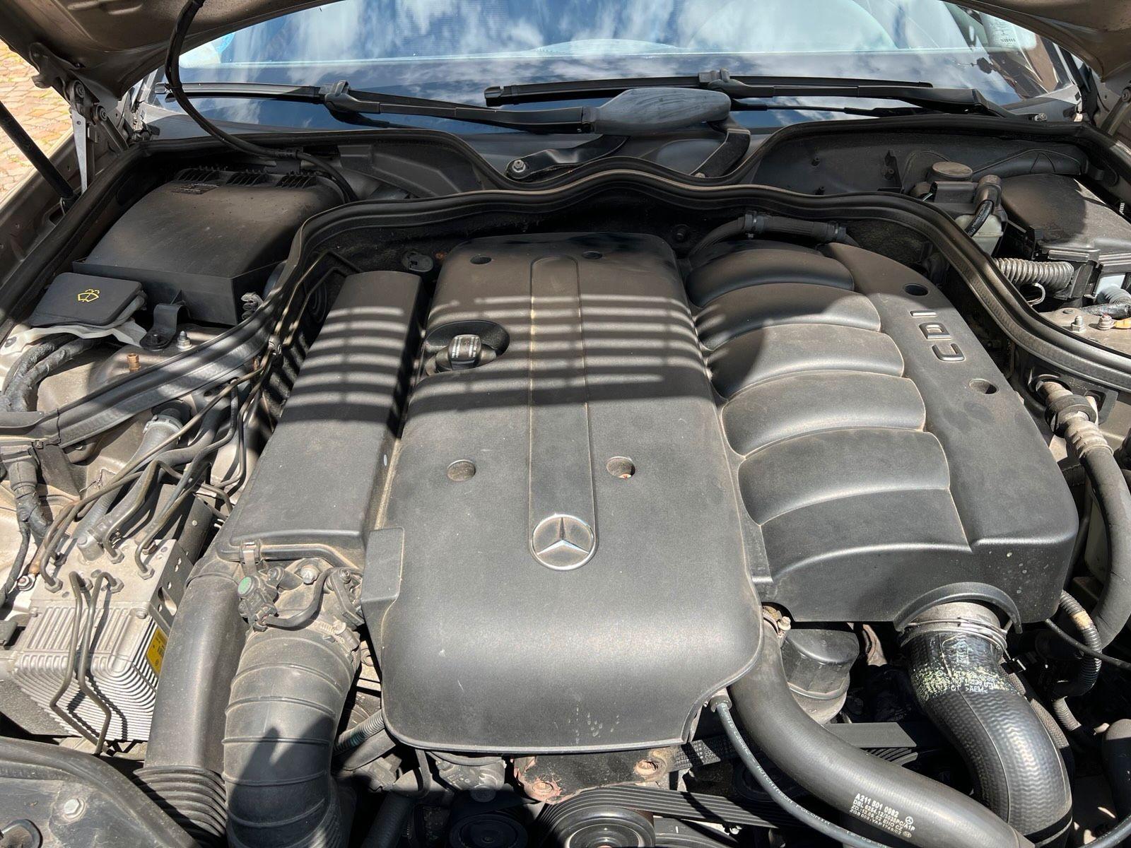 Mercedes-Benz E270 2004 — photo 11