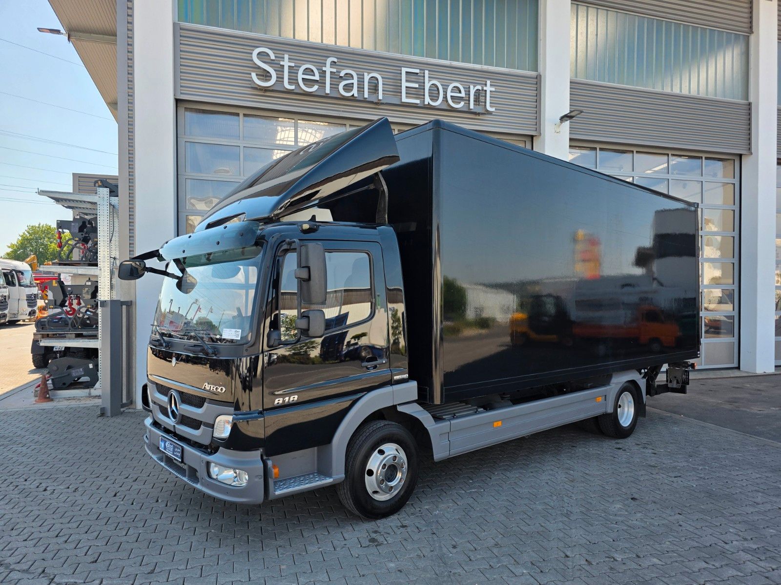 Fahrzeugabbildung Mercedes-Benz Atego 818 L Möbelkoffer+LBW Standklima 2x AHK