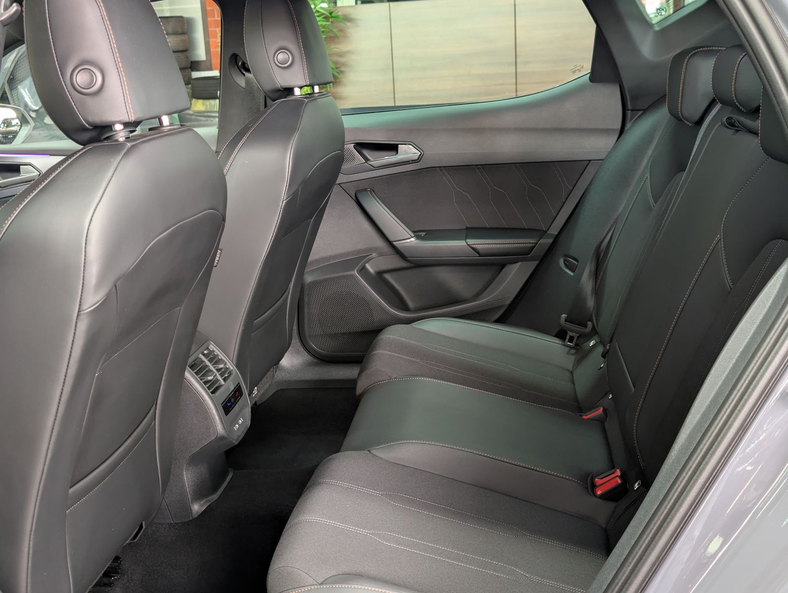 Fahrzeugabbildung CUPRA Leon 1.5 e-Hybrid ACC APP MATRIX EDGE SoH100%