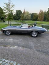 Jaguar E-Type - graue Jaguar E-Type