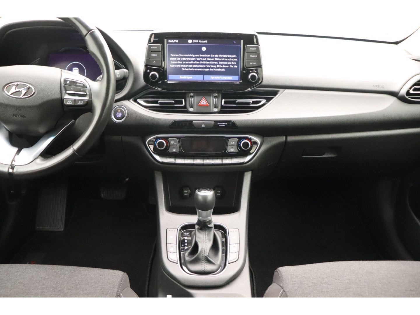 Fahrzeugabbildung Hyundai i30 1.6 Pure Kamera LED Tempomat 2-Zonen Klima