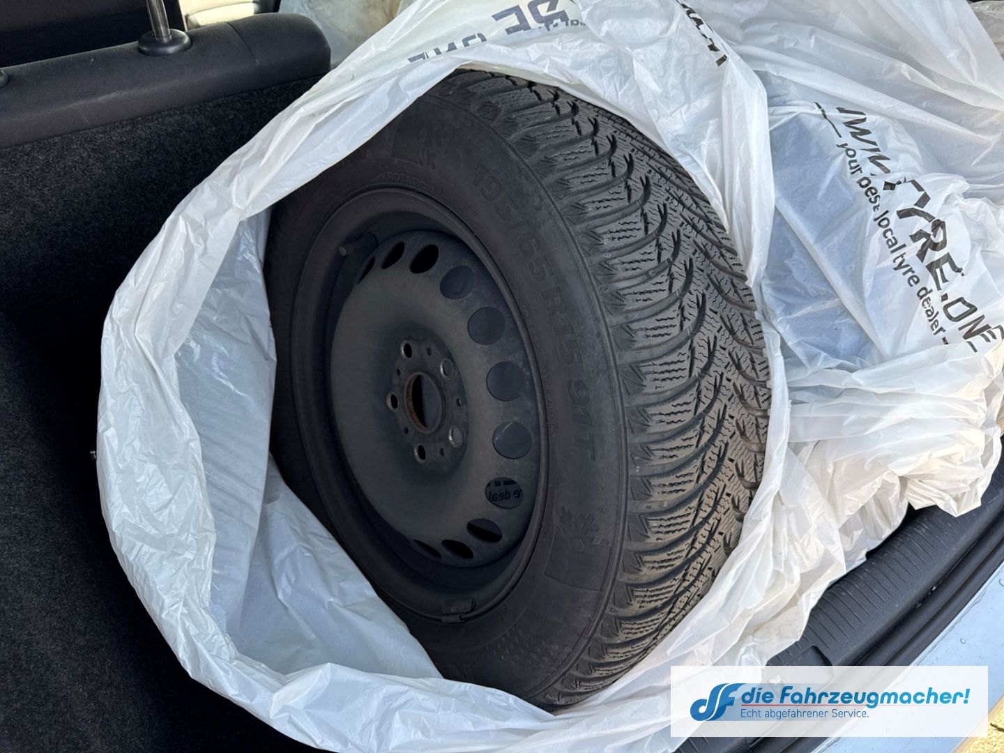 Fahrzeugabbildung Volkswagen Golf V 1,4 Tour ohne Rost Klimaau.  PDC*EXPORT