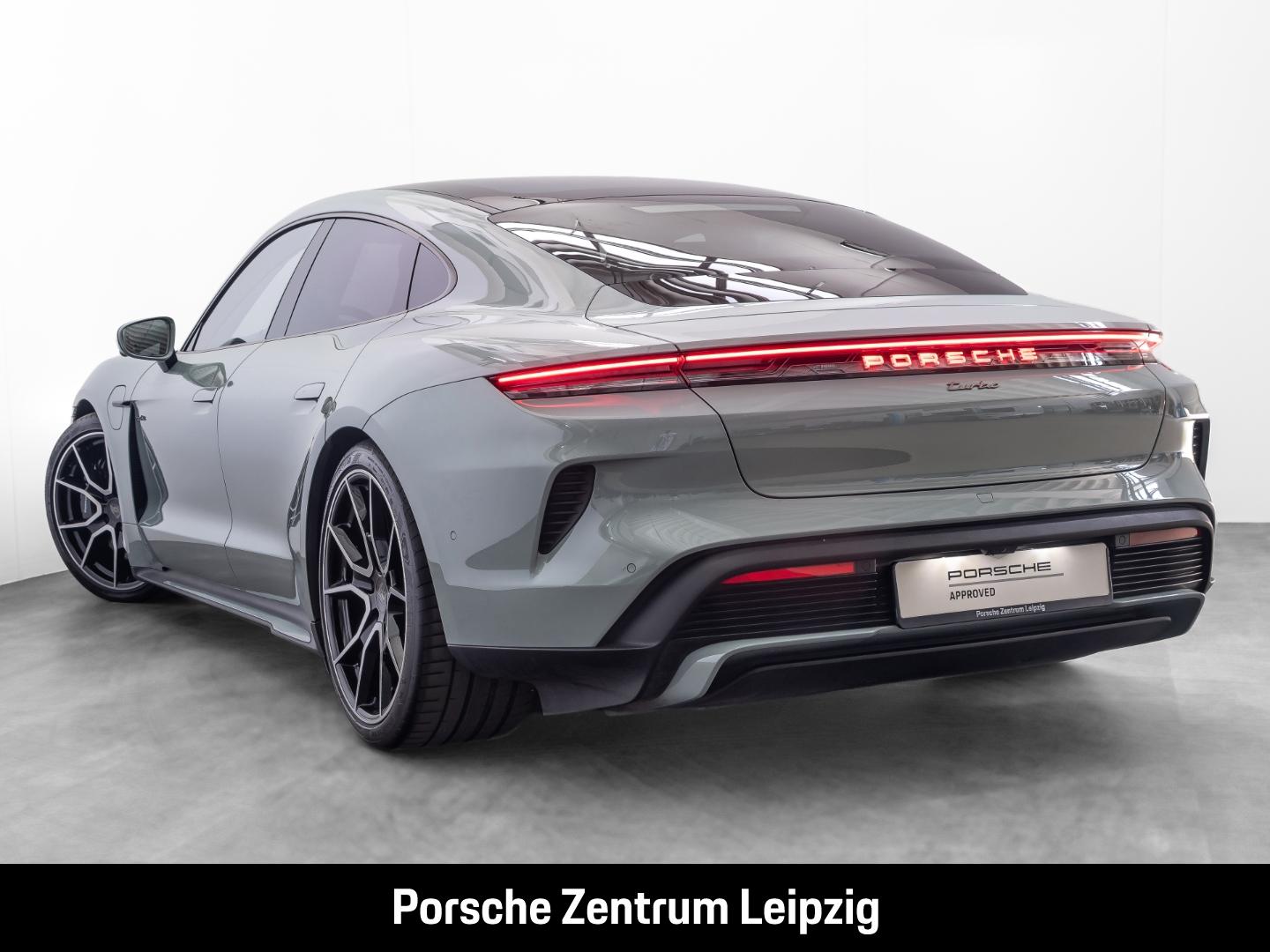Porsche Taycan Turbo Burmester ActiveRide Nachtsicht