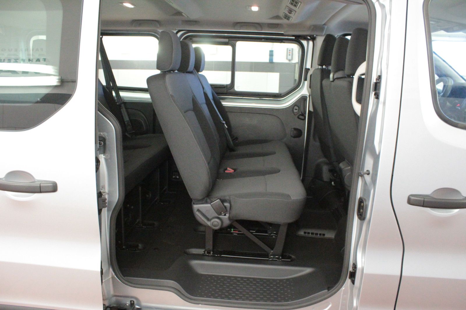 Fahrzeugabbildung Renault Trafic Dci 150 Grdt Evolution *Rollstuhlrampe*