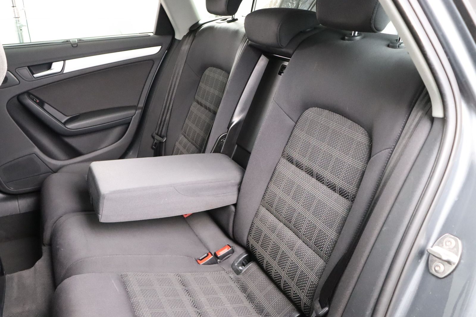 Fahrzeugabbildung Audi A4 Avant 2.0 TDI S-line * Bi- Xenon * Navi * Amb