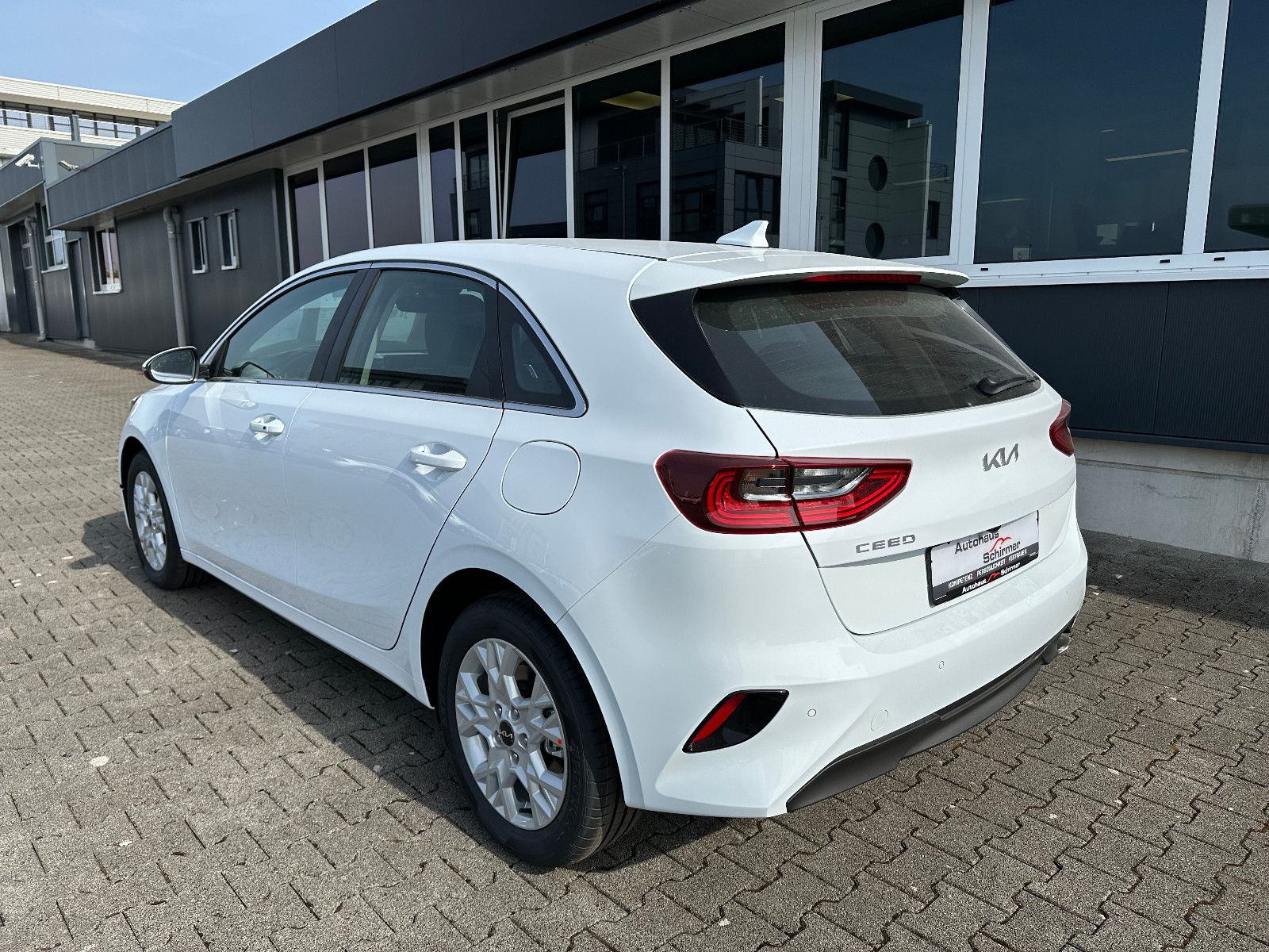 Fahrzeugabbildung Kia cee'd / Ceed 1.0 T-GDI Ultimate Edition MT