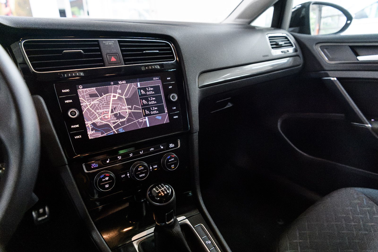 Fahrzeugabbildung Volkswagen Golf VII IQ.DRIVE +SHZ +ACC +NAVI