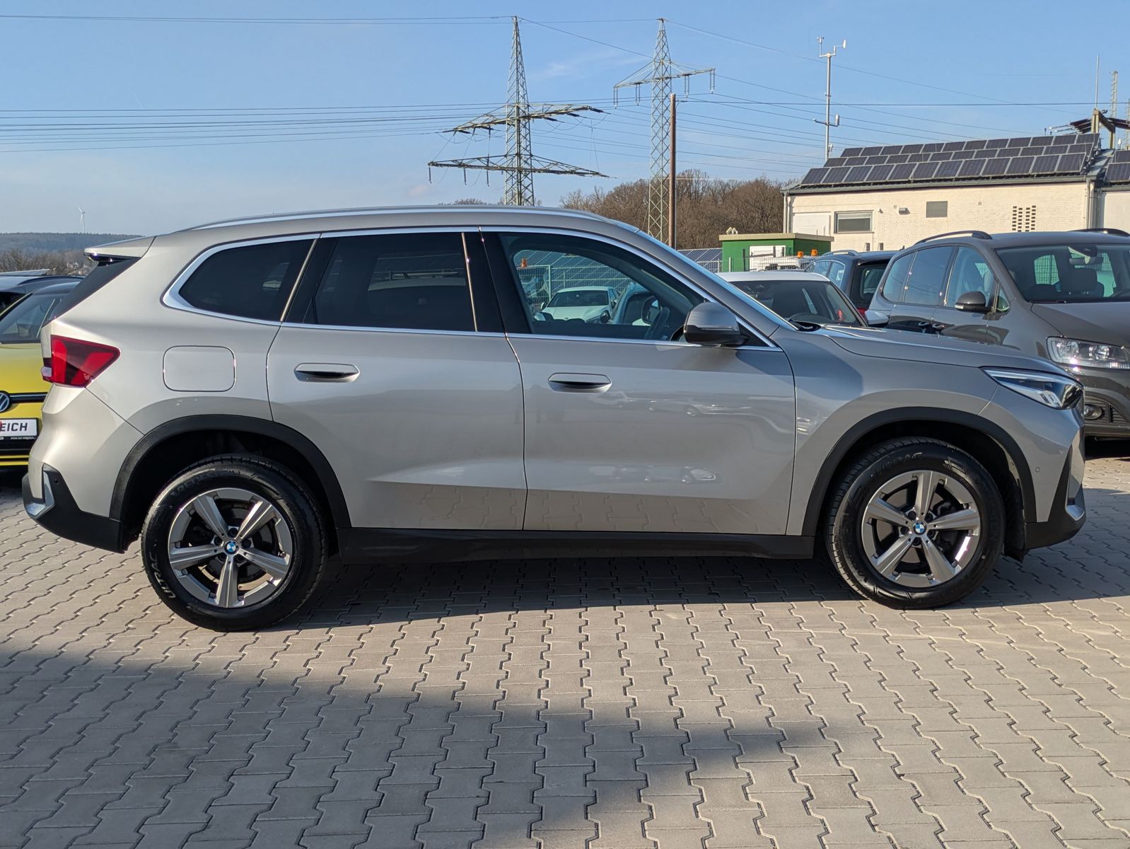 Fahrzeugabbildung BMW X1 18 d sDrive PANO/KAM/DAB/LED/SHZ/LHZ/TEMP