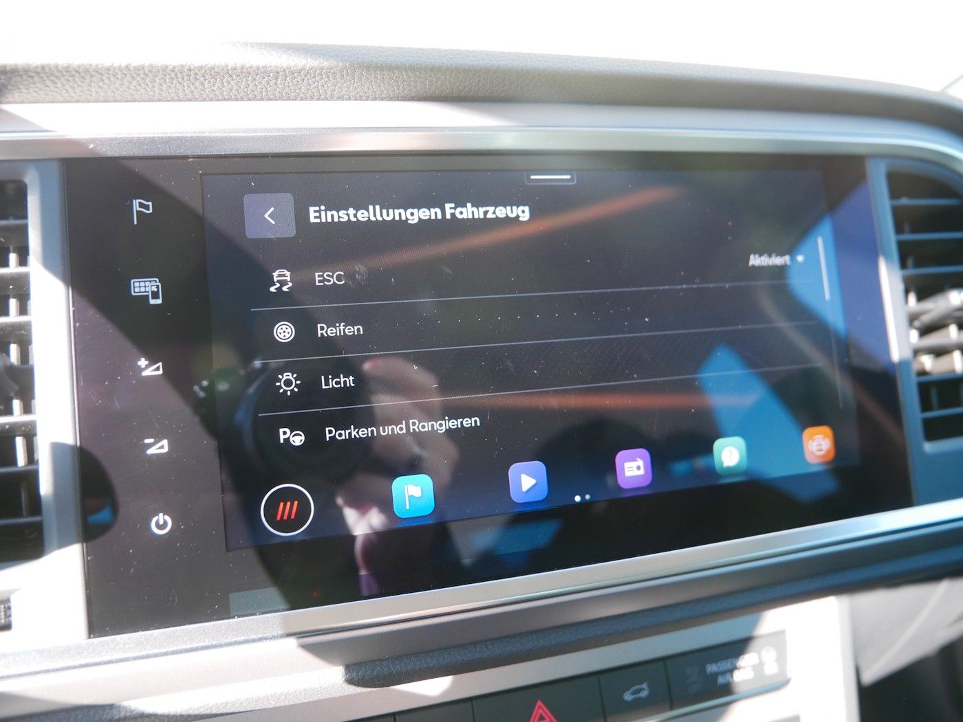 Fahrzeugabbildung SEAT Ateca 2.0 TDI Xperience AHK ACC SHZ 360°Kamera