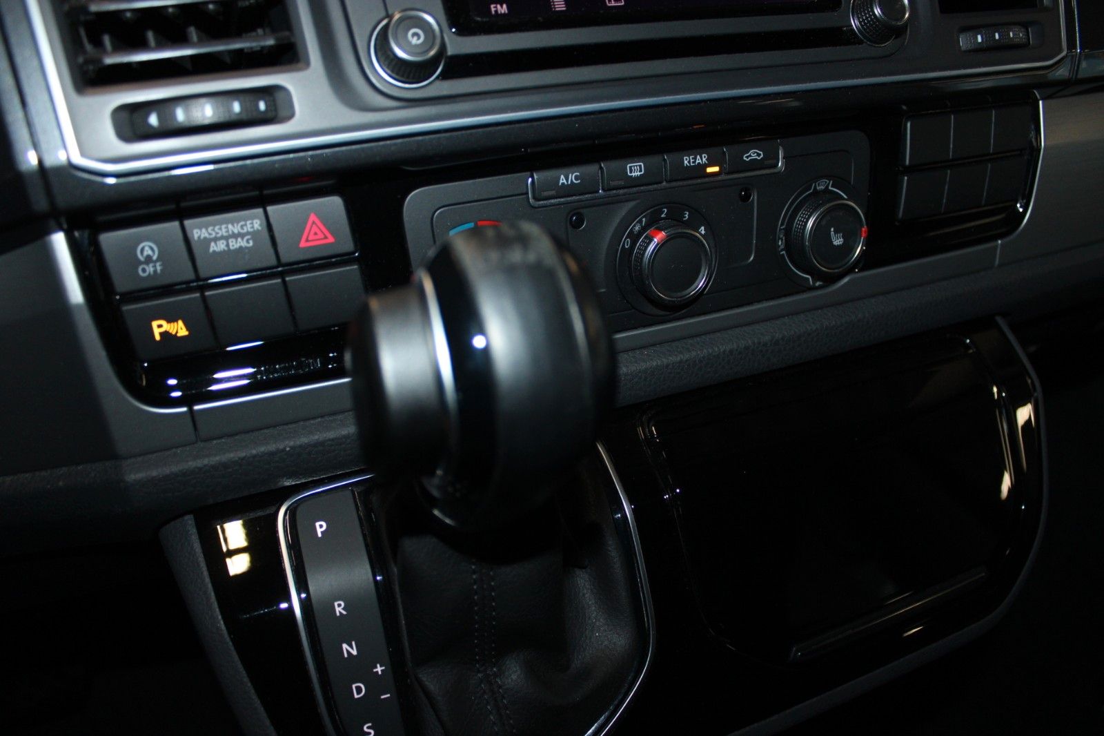 Fahrzeugabbildung Volkswagen T6 Multivan 2.0 TDi DSG Comfortline 7-Sitze AHK