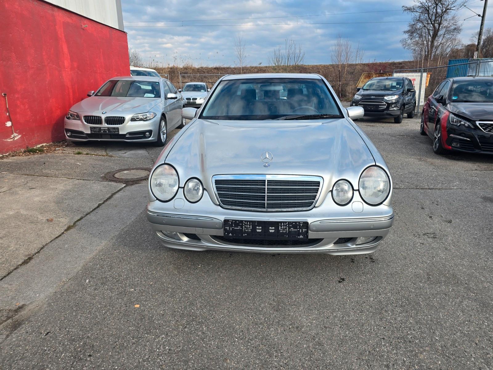 Mercedes-Benz E 320 4MATIC ELEGANCE Hu neuje