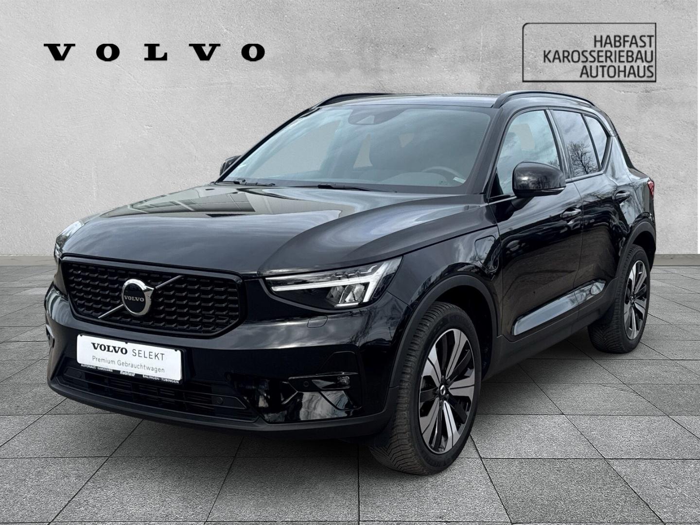 Volvo XC40 Plus Dark Recharge Plug-In Hybrid 2WD Stand