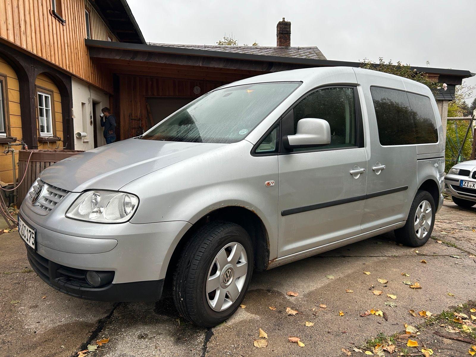 Volkswagen Caddy 2009 — rear view