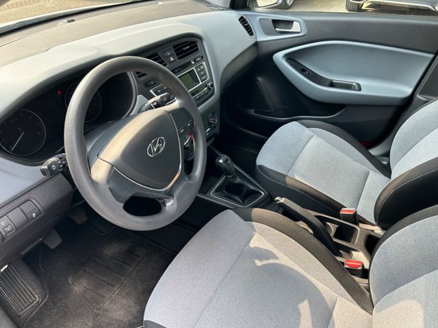 Fahrzeugabbildung Hyundai i20 +1.Hand+NaviZB+SHZ+WR+SR+Klima+