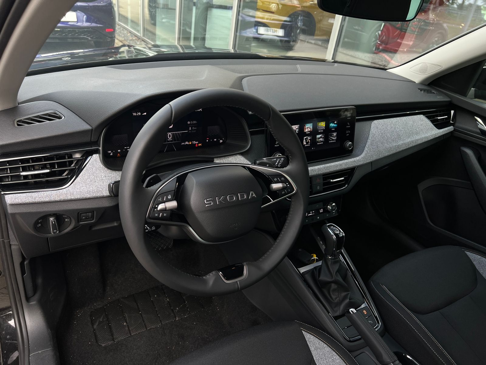 Fahrzeugabbildung SKODA Kamiq Selection 1.0 TSI DSG *ACC, LED, Kamera, S