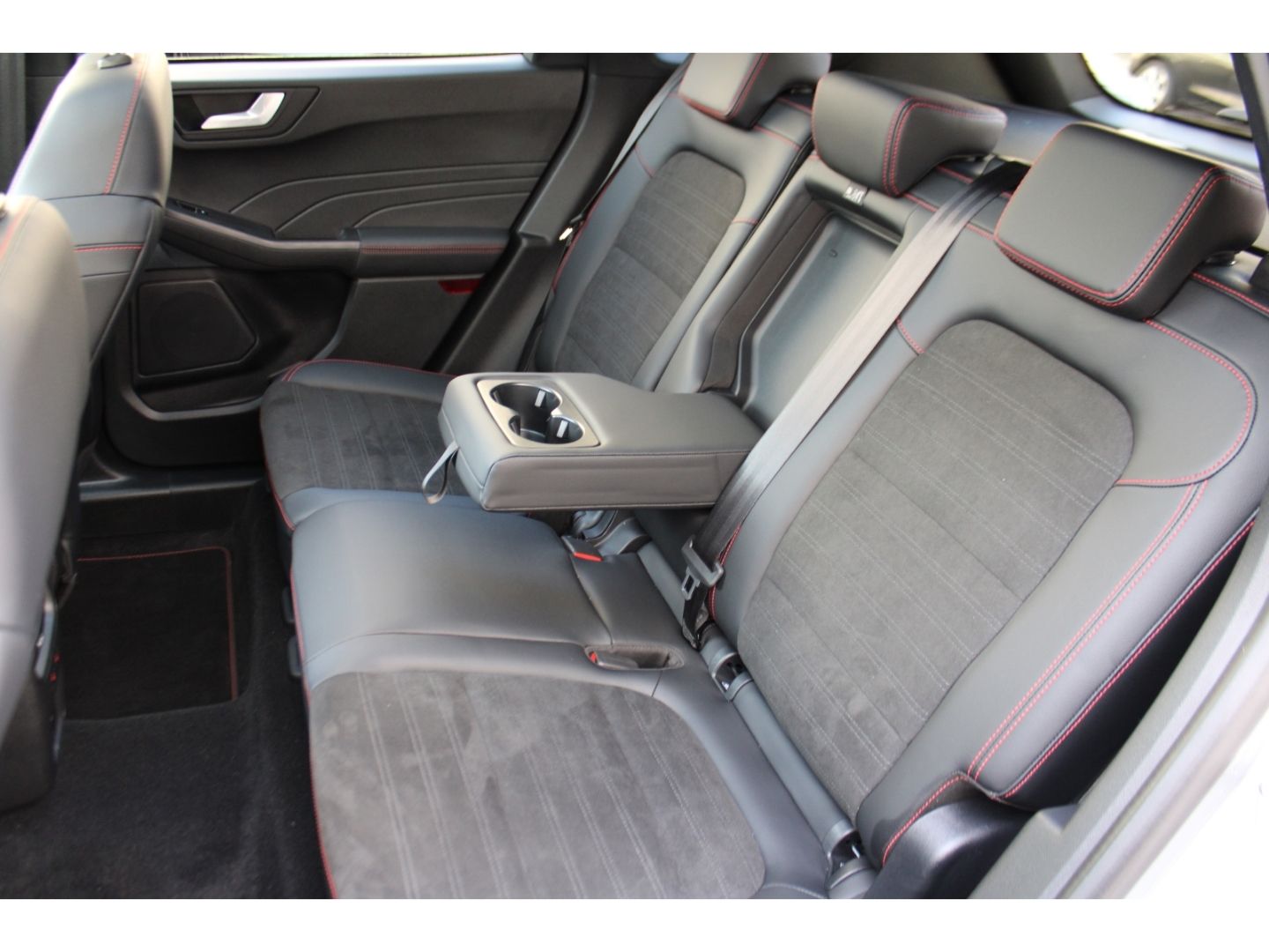 FORD Kuga ST-Line X LED AHK Navi GJR RFK el. Heckkla - Image 8