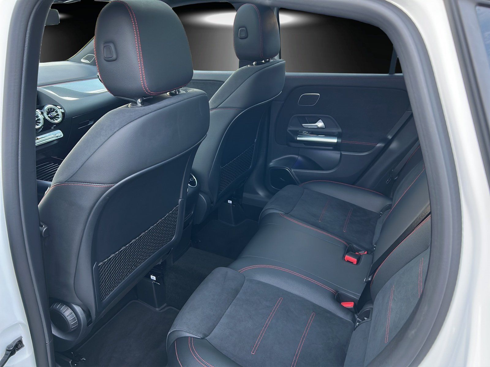 Fahrzeugabbildung Mercedes-Benz GLA250 4M AMG Pano DISTRO Standhz AHK Burme MLED