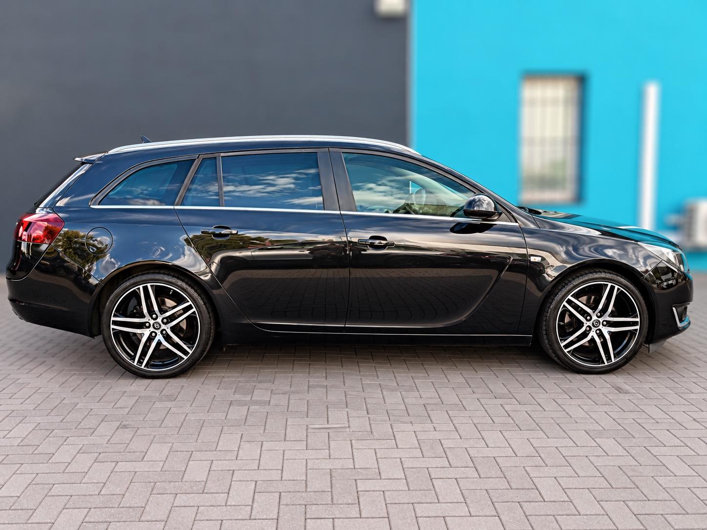 Opel Insignia ST 140*BiXenon*Sitzhz*AHK*ZR Neu*PDC*1A