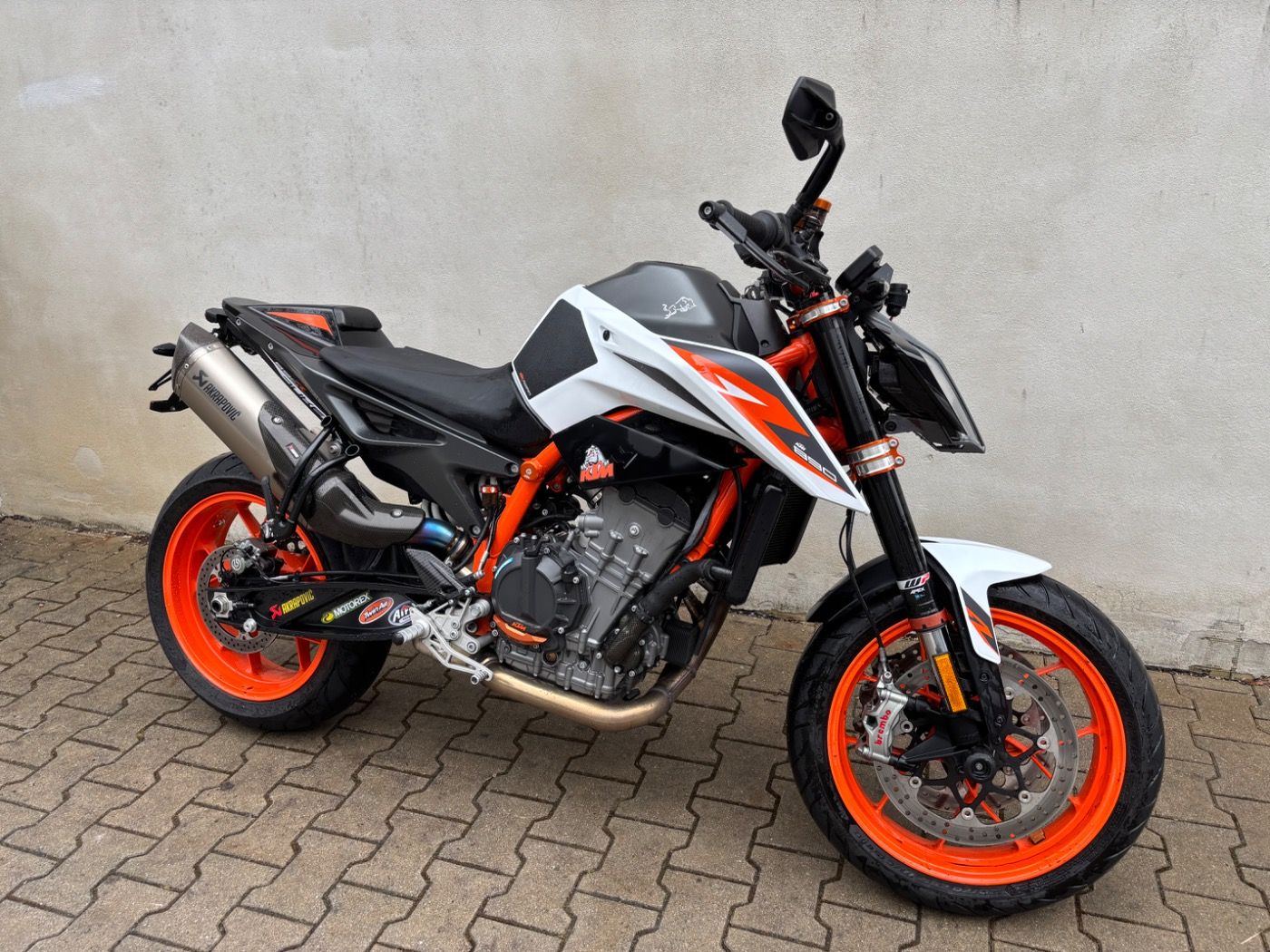 Fahrzeugabbildung KTM 890 Duke R Akrapovic viel Zubehör