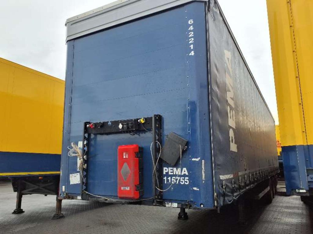 Kögel Curtainsider mit Schiebeverdeck und Hubd. Mega
