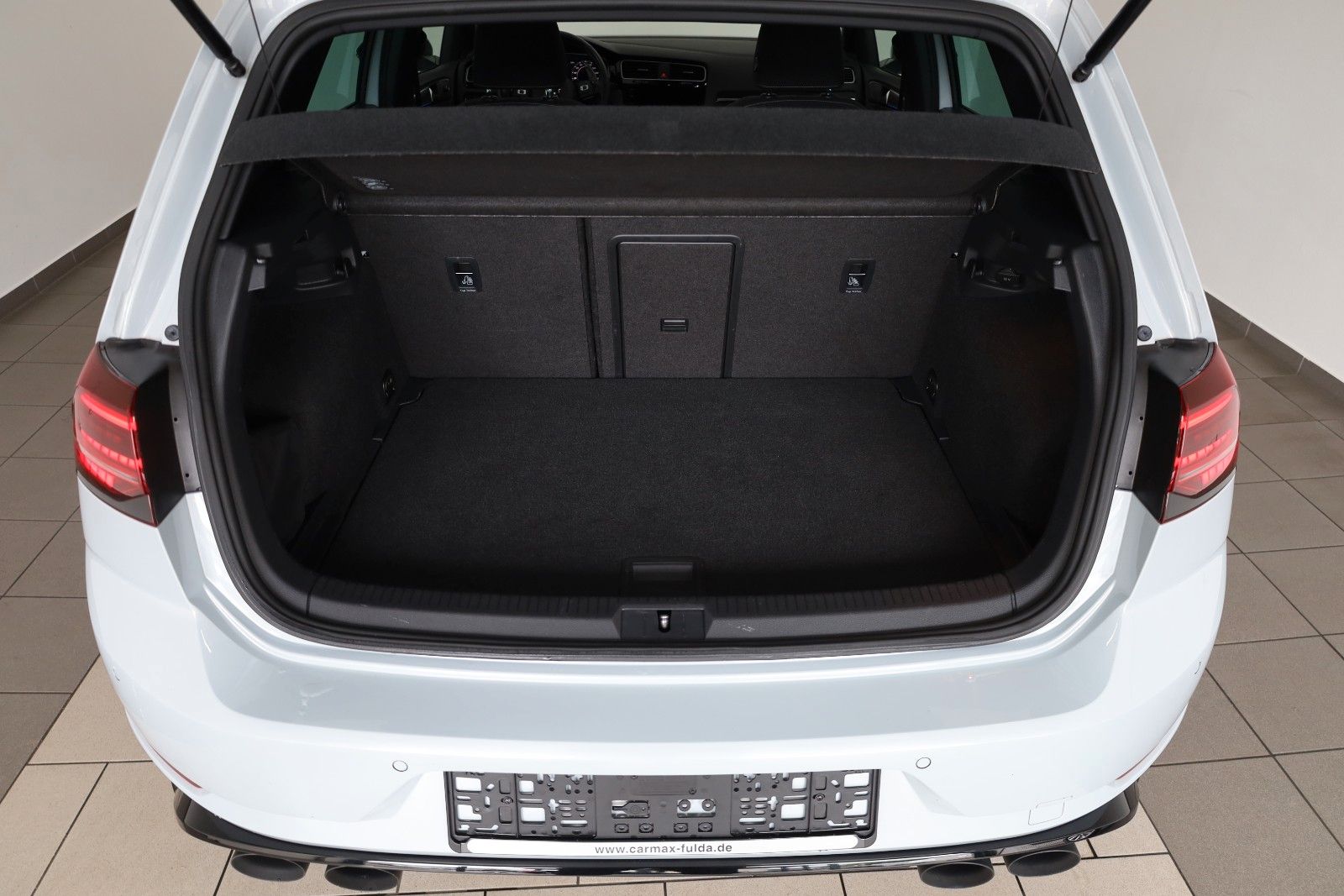 Fahrzeugabbildung Volkswagen Golf VII Lim. R 4M Navi,LED,PDC,Kamera,SH,SR+WR