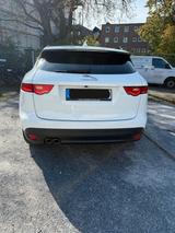 Jaguar F-Pace 20d AWD Portfolio Automatik Portfolio - Jaguar F-Pace von privat