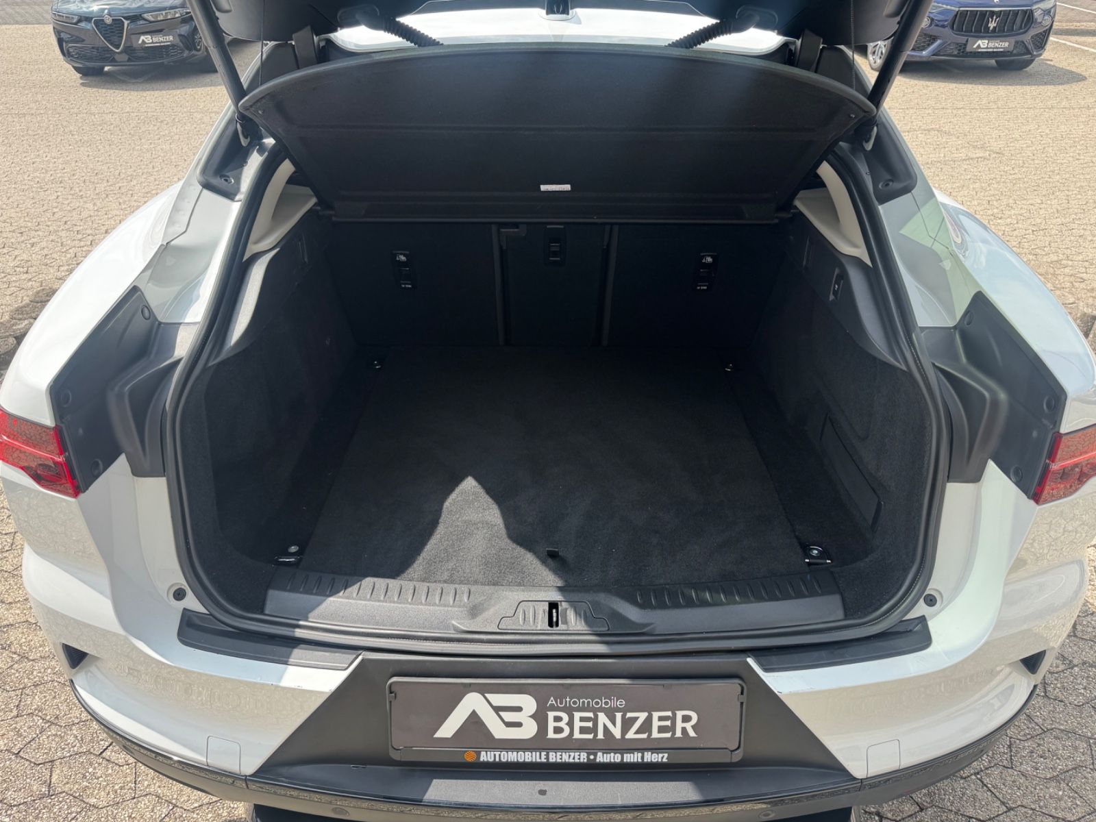Fahrzeugabbildung Jaguar I-PACE 400 AWD/Black-Pack/CarPlay/MERIDIAN/89,6%