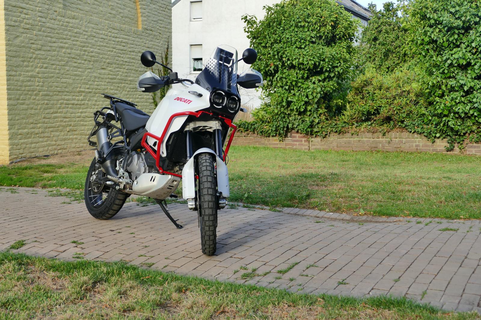 Ducati Desert X mit Viel Zubehör