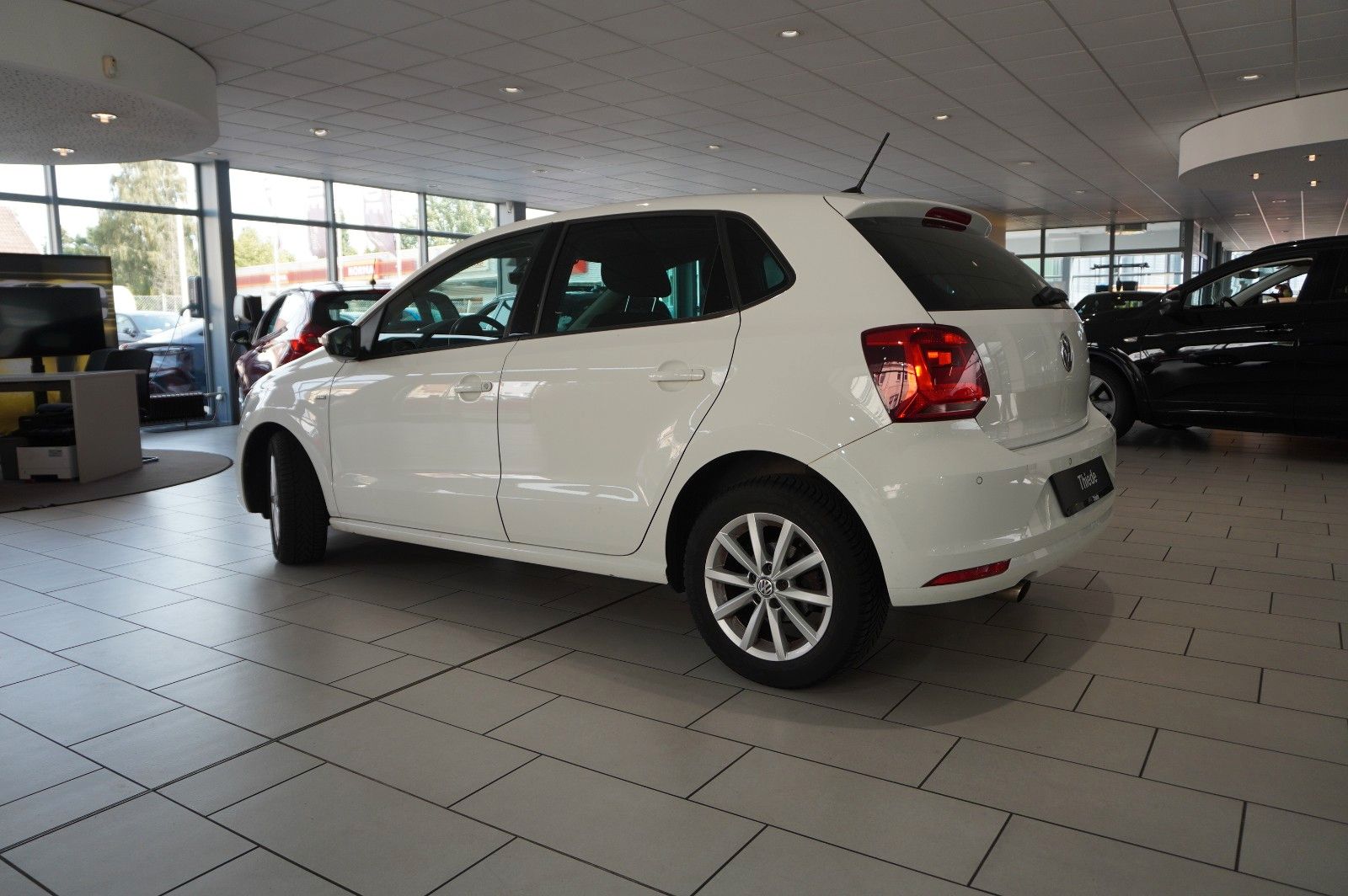 Fahrzeugabbildung Volkswagen Polo V 1.2 TSI LOUNGE DSG NAVI/KLIMA/PDC/TEMP.